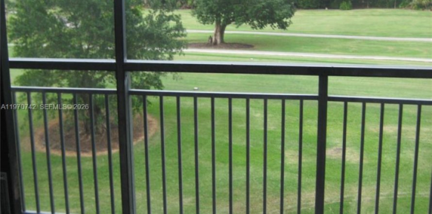 Кондоминиум с 2 спальнями в Уэстон, Флорида № 2031109