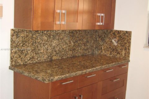 Снять в аренду кондоминиум в Уэстон, Флорида 2 спальни, 120.03м2, № 2031109 - фото 4