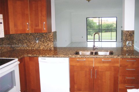 Снять в аренду кондоминиум в Уэстон, Флорида 2 спальни, 120.03м2, № 2031109 - фото 5