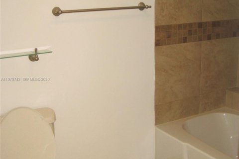 Снять в аренду кондоминиум в Уэстон, Флорида 2 спальни, 120.03м2, № 2031109 - фото 10