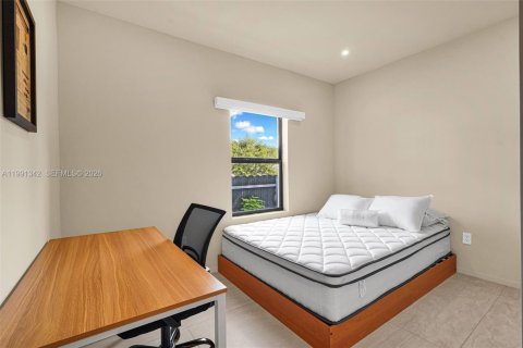 Casa en venta en Miami, Florida, 5 dormitorios, 194.26 m2 № 2057578 - foto 26
