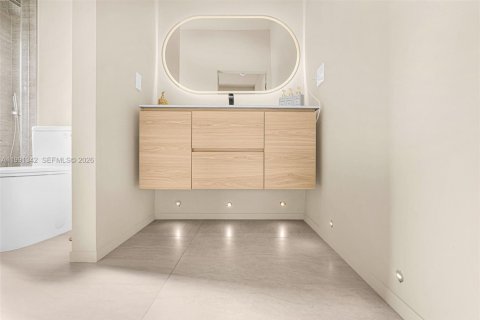 Casa en venta en Miami, Florida, 5 dormitorios, 194.26 m2 № 2057578 - foto 21