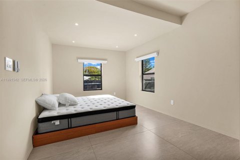 Casa en venta en Miami, Florida, 5 dormitorios, 194.26 m2 № 2057578 - foto 23