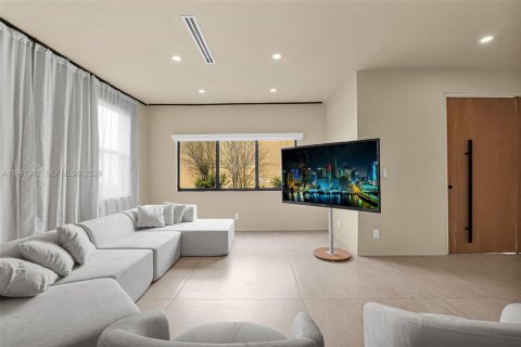 Casa en venta en Miami, Florida, 5 dormitorios, 194.26 m2 № 2057578 - foto 17
