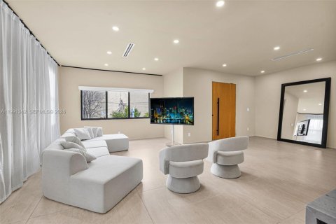 Casa en venta en Miami, Florida, 5 dormitorios, 194.26 m2 № 2057578 - foto 15