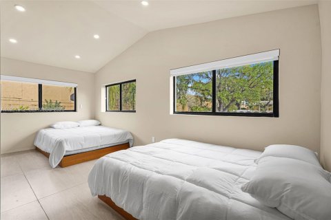 Casa en venta en Miami, Florida, 5 dormitorios, 194.26 m2 № 2057578 - foto 29