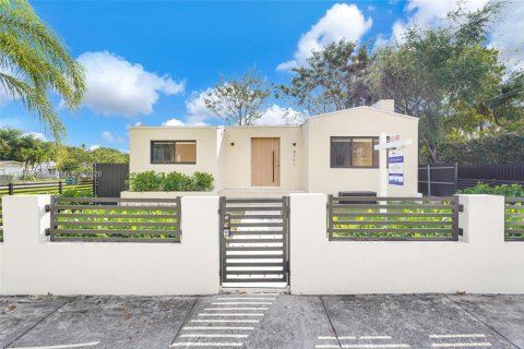 Casa en Miami, Florida 5 dormitorios, 194.26 m2 № 2057578