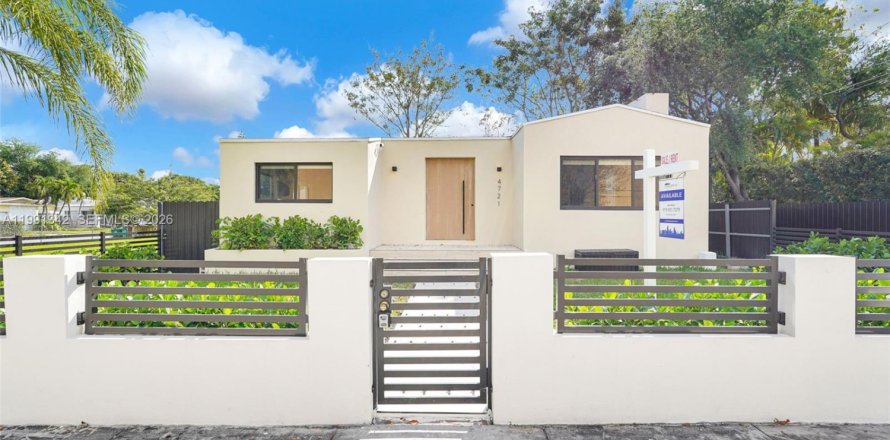 Casa en Miami, Florida 5 dormitorios, 194.26 m2 № 2057578