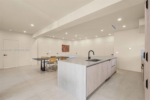 Casa en venta en Miami, Florida, 5 dormitorios, 194.26 m2 № 2057578 - foto 6