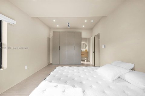 Casa en venta en Miami, Florida, 5 dormitorios, 194.26 m2 № 2057578 - foto 24