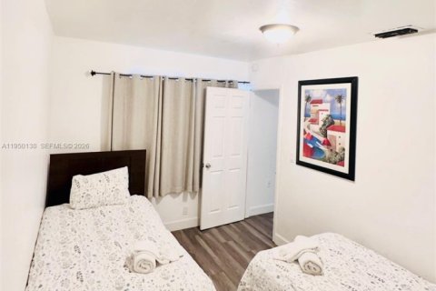 Снять в аренду виллу или дом в Форт-Лодердейл, Флорида 3 спальни, № 2005759 - фото 13