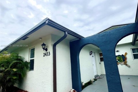 Снять в аренду виллу или дом в Форт-Лодердейл, Флорида 3 спальни, № 2005759 - фото 3