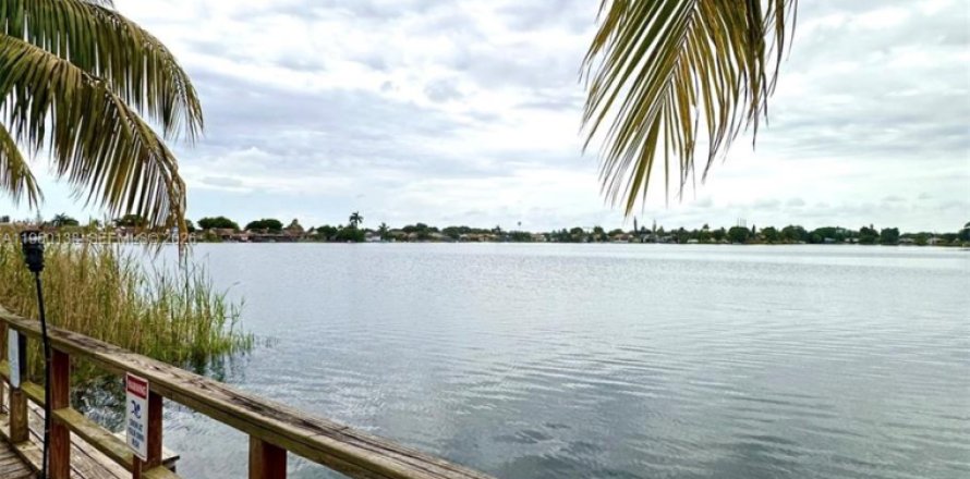 Дом в Форт-Лодердейл, Флорида 3 спальни № 2005759