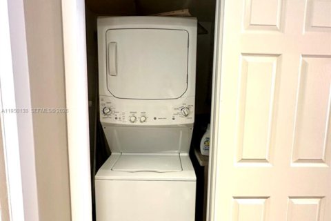 Снять в аренду виллу или дом в Форт-Лодердейл, Флорида 3 спальни, № 2005759 - фото 22