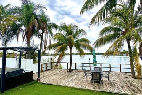 Снять в аренду виллу или дом в Форт-Лодердейл, Флорида 3 спальни, № 2005759 - фото 27