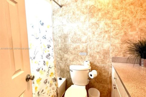 Снять в аренду виллу или дом в Форт-Лодердейл, Флорида 3 спальни, № 2005759 - фото 16