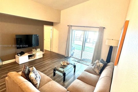 Снять в аренду виллу или дом в Форт-Лодердейл, Флорида 3 спальни, № 2005759 - фото 10