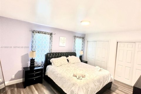 Снять в аренду виллу или дом в Форт-Лодердейл, Флорида 3 спальни, № 2005759 - фото 20