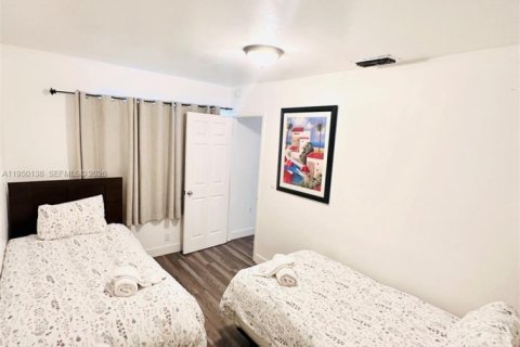 Снять в аренду виллу или дом в Форт-Лодердейл, Флорида 3 спальни, № 2005759 - фото 14