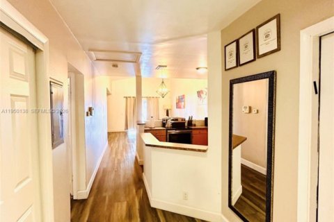 Снять в аренду виллу или дом в Форт-Лодердейл, Флорида 3 спальни, № 2005759 - фото 4