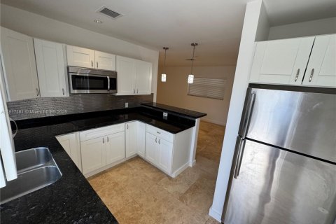 Apartamento en alquiler en Fort Lauderdale, Florida, 2 dormitorios, 74.32 m2 № 1775906 - foto 7
