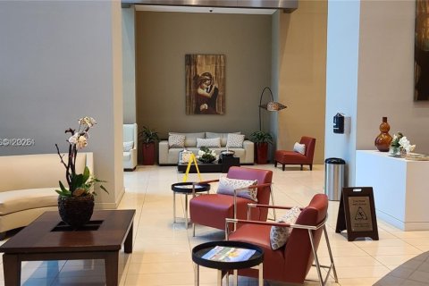 Condo in Miami, Florida, 1 bedroom  № 2173077 - photo 3