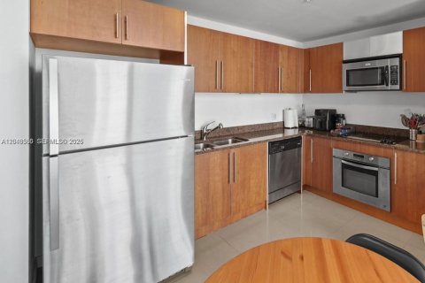 Condo in Miami, Florida, 1 bedroom  № 2173077 - photo 10