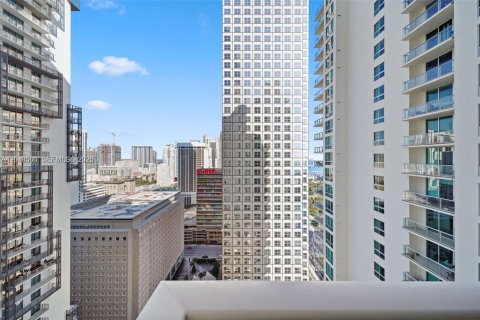 Condo in Miami, Florida, 1 bedroom  № 2173077 - photo 14
