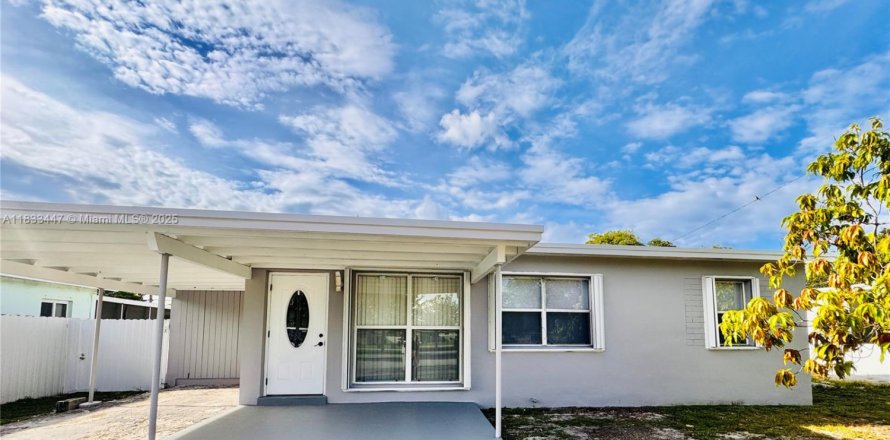 Villa ou maison à West Park, Floride 3 chambres, 78.04 m2 № 1814502