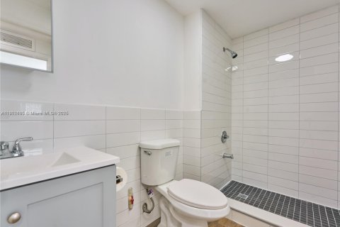 Apartment in Miami, Florida 2 bedrooms, 62.43 sq.m. № 1953879 - photo 9