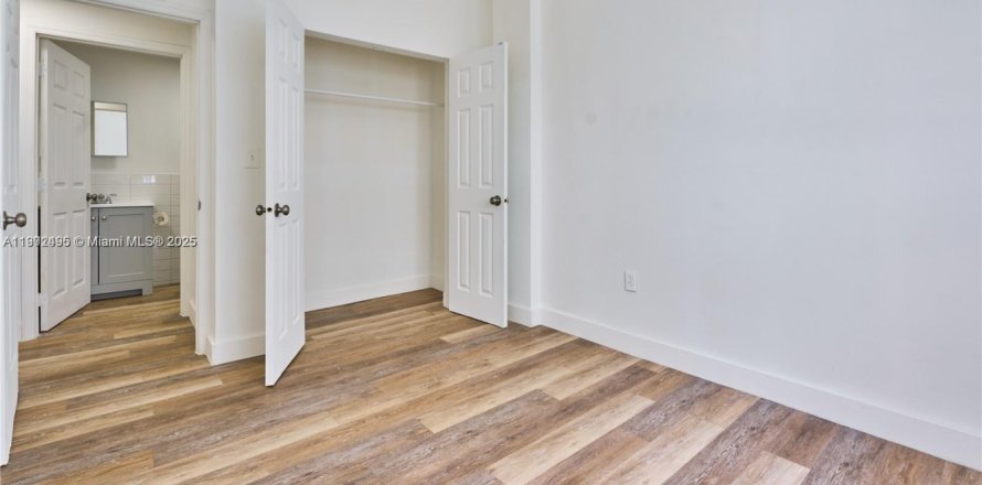 Apartment in Miami, Florida 2 bedrooms, 62.43 sq.m. № 1953879