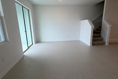 Touwnhouse à louer à Davenport, Floride: 3 chambres, 166.02 m2 № 2102088 - photo 4