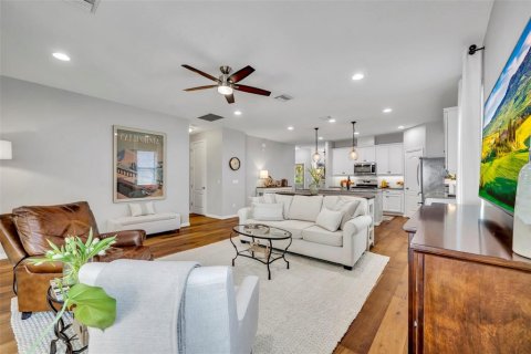 House in Winter Garden, Florida 3 bedrooms, 183.85 sq.m. № 1899125 - photo 23