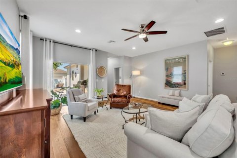 House in Winter Garden, Florida 3 bedrooms, 183.85 sq.m. № 1899125 - photo 22