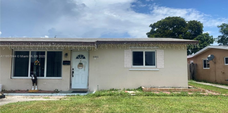 House in Hollywood, Florida 3 bedrooms, 108.88 sq.m. № 1881938