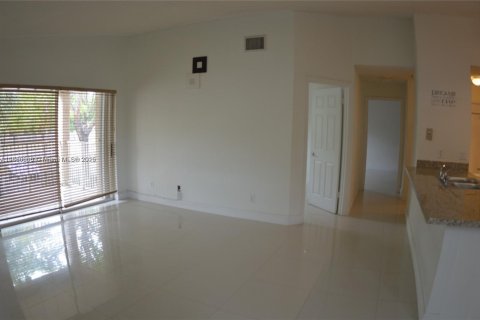 Copropriété à louer à Miami, Floride: 2 chambres, 82.78 m2 № 1929277 - photo 15
