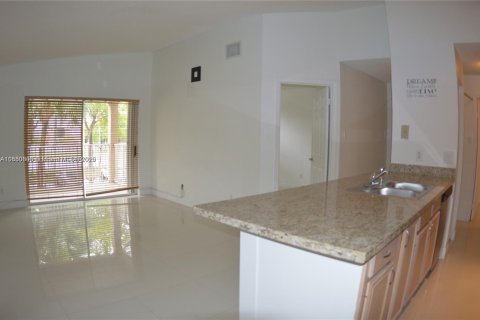 Copropriété à louer à Miami, Floride: 2 chambres, 82.78 m2 № 1929277 - photo 6