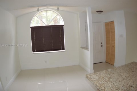 Copropriété à louer à Miami, Floride: 2 chambres, 82.78 m2 № 1929277 - photo 9