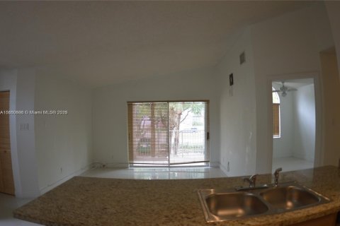 Copropriété à louer à Miami, Floride: 2 chambres, 82.78 m2 № 1929277 - photo 24