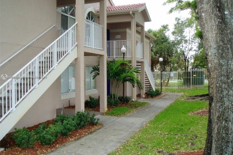 Copropriété à louer à Miami, Floride: 2 chambres, 82.78 m2 № 1929277 - photo 1