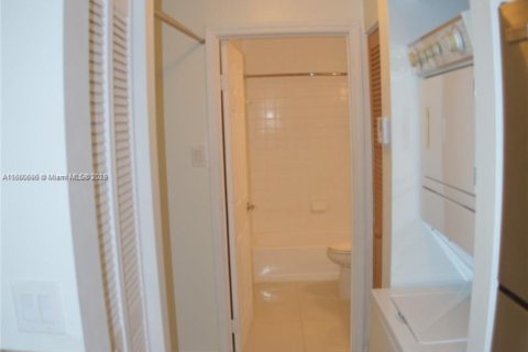 Copropriété à louer à Miami, Floride: 2 chambres, 82.78 m2 № 1929277 - photo 16