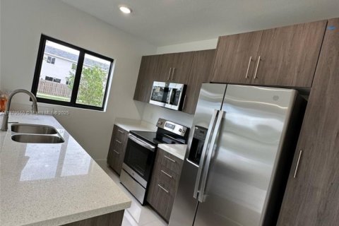 Villa ou maison à louer à Florida City, Floride: 5 chambres, 176.7 m2 № 1921395 - photo 2