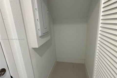 Villa ou maison à louer à Florida City, Floride: 5 chambres, 176.7 m2 № 1921395 - photo 12