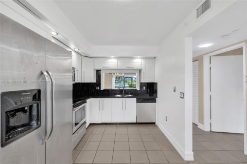 Condo in Pembroke Pines, Florida, 2 bedrooms  № 1855324 - photo 4