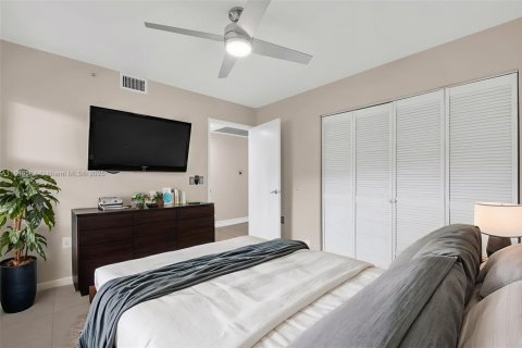 Condo in Pembroke Pines, Florida, 2 bedrooms  № 1855324 - photo 13