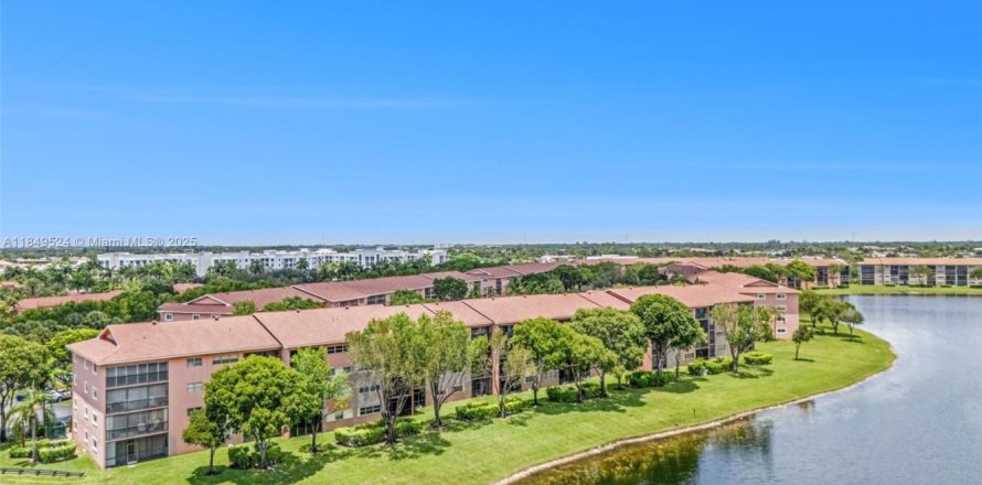 Condo in Pembroke Pines, Florida, 2 bedrooms  № 1855324