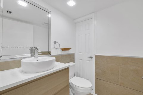 Condo in Pembroke Pines, Florida, 2 bedrooms  № 1855324 - photo 8
