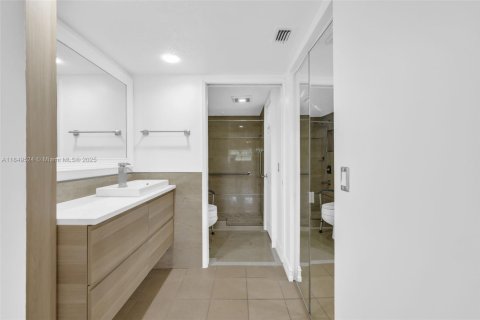 Condo in Pembroke Pines, Florida, 2 bedrooms  № 1855324 - photo 14