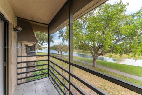 Condo in Miami, Florida, 2 bedrooms  № 1708897 - photo 20