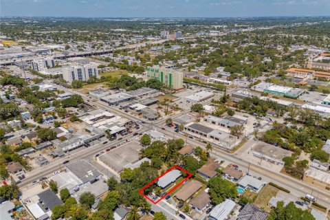Commercial property in Miami, Florida 153.29 sq.m. № 1976783 - photo 13